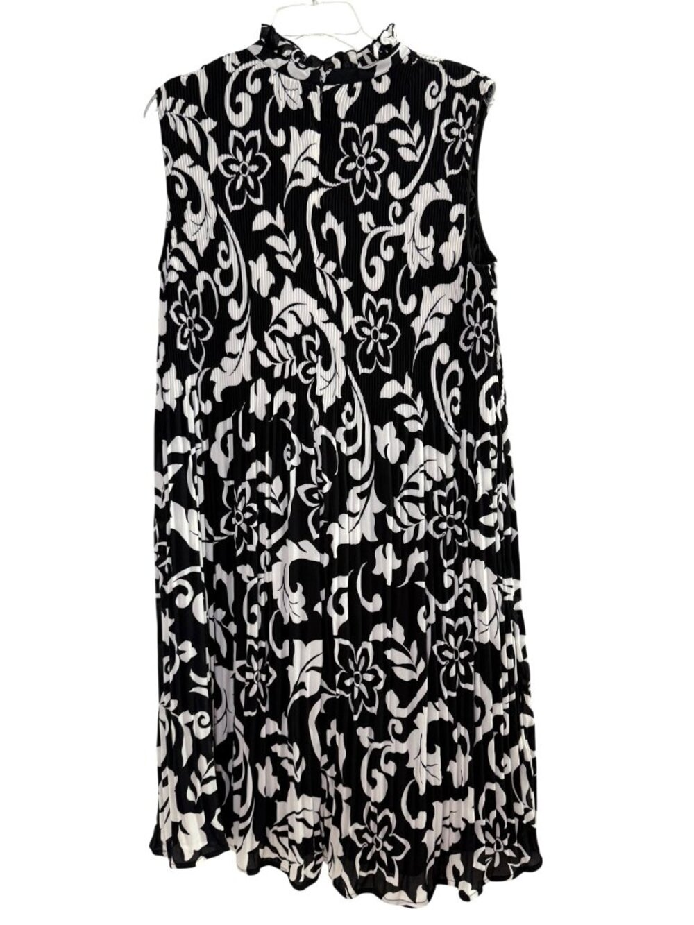 Black Label Chicos High Neck Pleated Dress Black White Floral Pattern Size 18